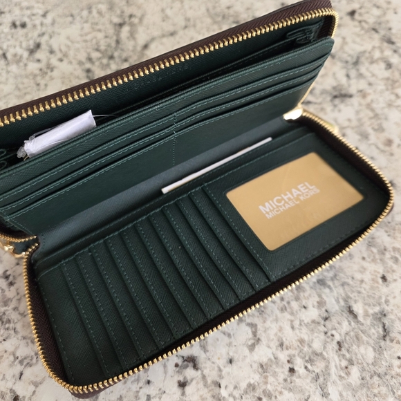 Michael Kors Jet Set Continental Wristlet - Picture 3 of 6